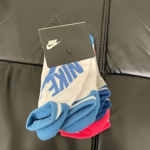 Brand new NIKE ANKLE SOCKS 3 pack (unisex mens 6-8 womens 6-10)